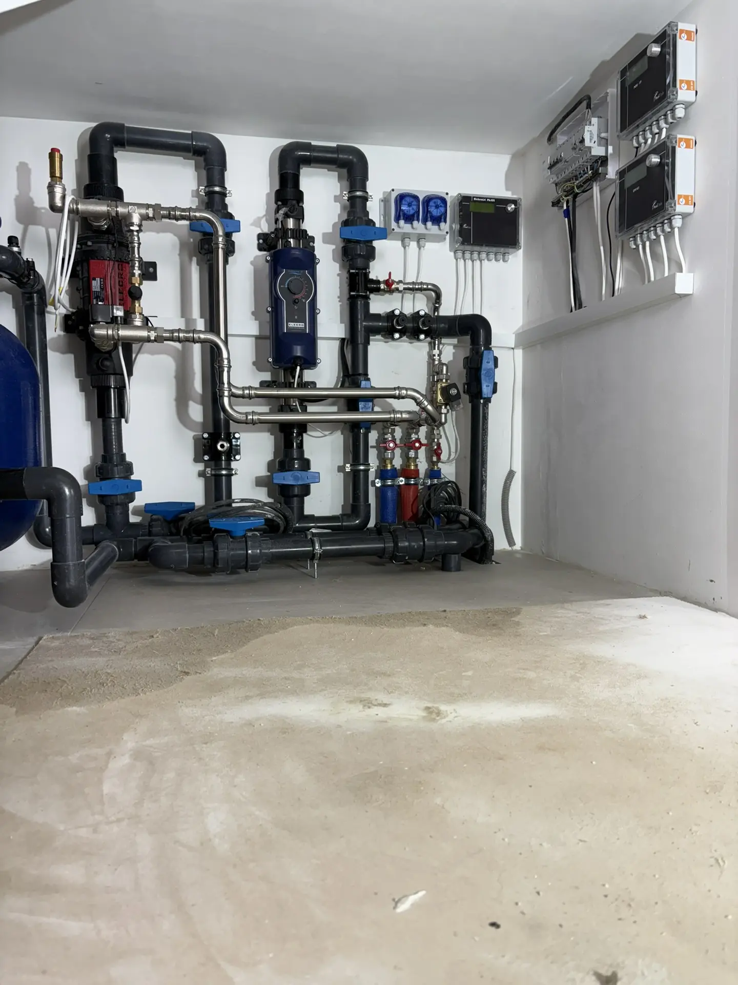 Инженерная подготовка и технические узлы бассейна